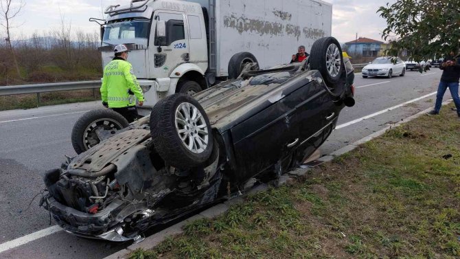 Takla atan otomobilin sürücüsü araçtan fırlayarak hayatını kaybetti