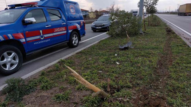 Takla atan otomobilin sürücüsü araçtan fırlayarak hayatını kaybetti