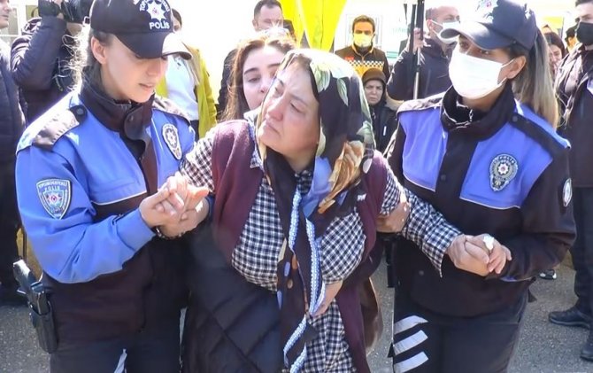 Trafik kazasında hayatını kaybeden polis ve eşi törenle memleketlerine uğurlandı