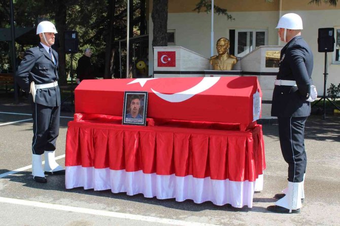 Trafik kazasında hayatını kaybeden polis ve eşi törenle memleketlerine uğurlandı