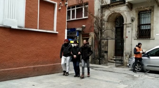 Ünlü muhallebicide dehşet anları: Önce bıçakladı, sonra yerde darp etti