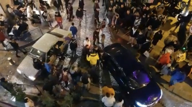 Yol kapatan magandalara polis müdahale etti