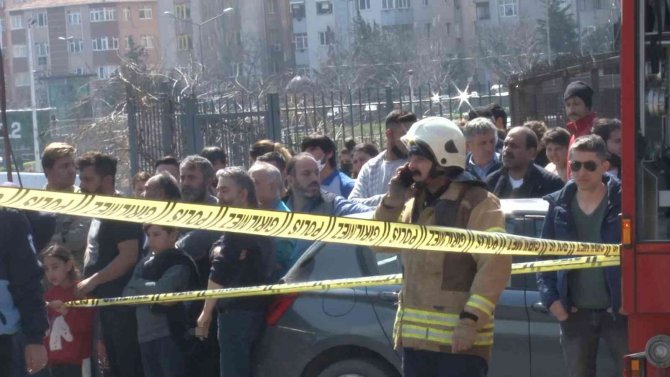 Alevlerin sardığı gecekondu küle döndü