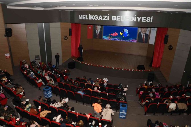 Çocukların sinema keyfi devam ediyor
