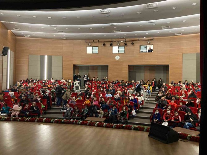 Çocukların sinema keyfi devam ediyor