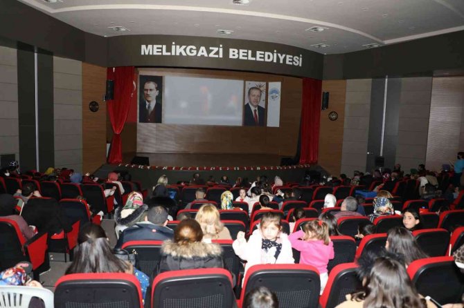 Çocukların sinema keyfi devam ediyor