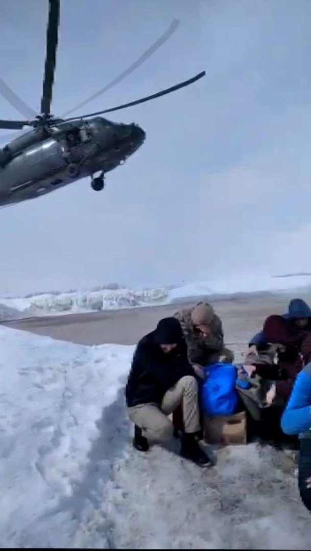 Ekipler helikopterle bölgeye ulaşarak elektrik arızasını giderdi