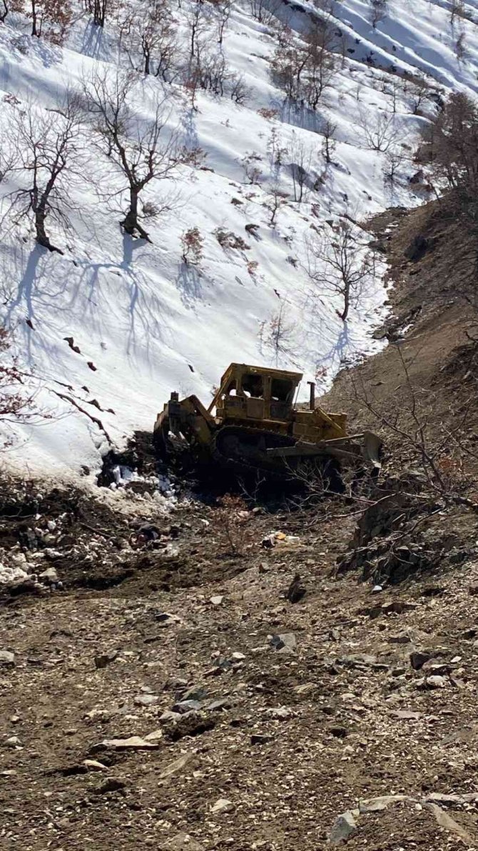 Elazığ’da dozer uçuruma yuvarlandı: 1 ölü