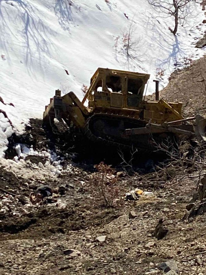 Elazığ’da dozer uçuruma yuvarlandı: 1 ölü