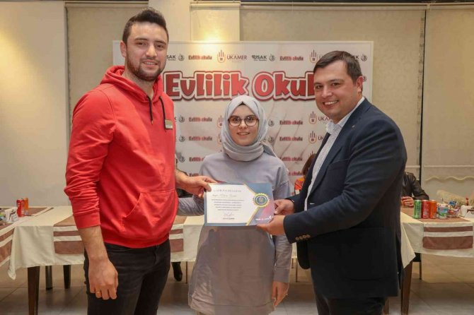 Evlilik okulu ikinci mezunlarını verdi