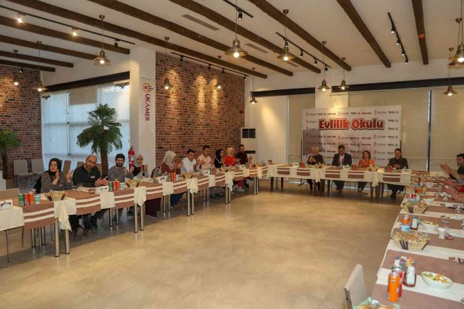 Evlilik okulu ikinci mezunlarını verdi