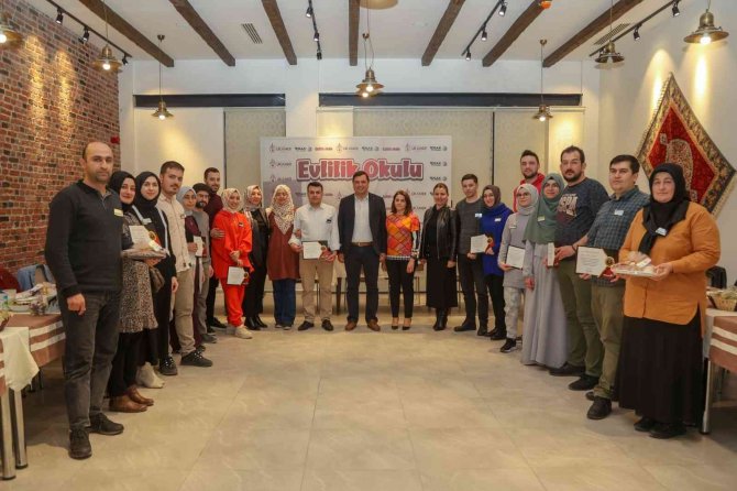 Evlilik okulu ikinci mezunlarını verdi