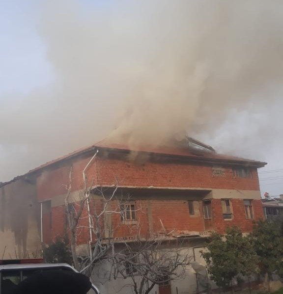 İmalathane ve 2 eve sıçrayan yangında korku dolu anlar yaşandı