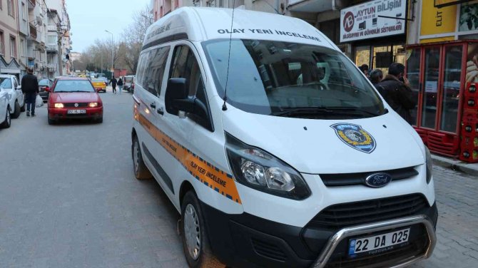 İstediği sigara kalmayınca büfe sahibini bıçakladı