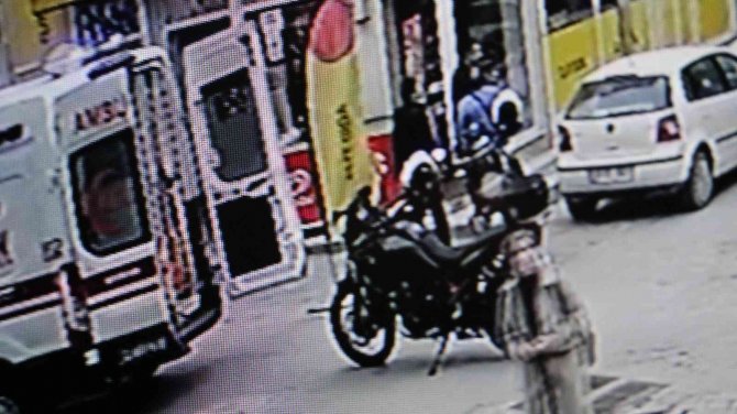 İstediği sigara kalmayınca büfe sahibini bıçakladı