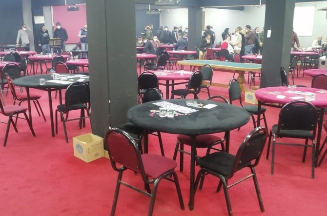 Jandarmayı görünce kumarhanenin ışıklarını kapadılar