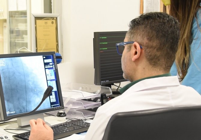 Kırık kalp sendromu en çok kadınları etkiliyor