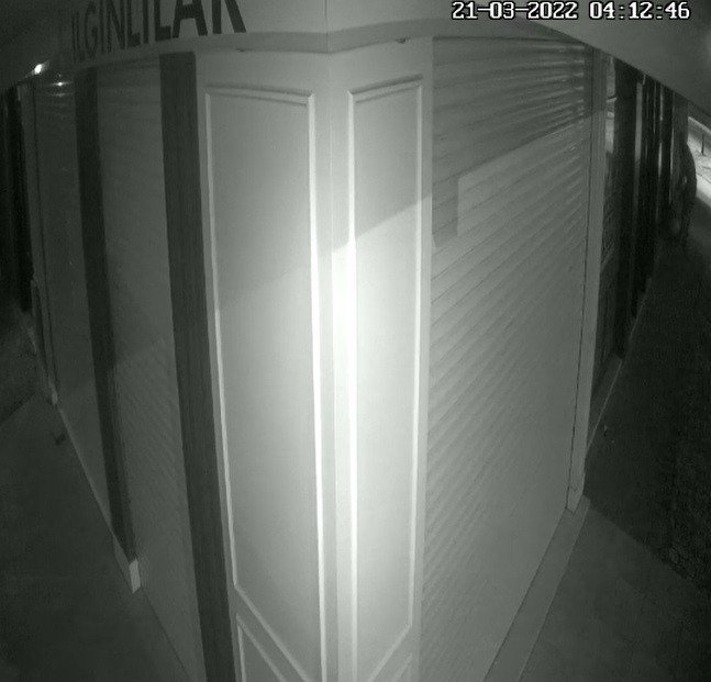 Konya'da flaş hırsızlık! Gece duvarı delip soygun yaptı, gündüz karısı altınları kuyumcuda sattı