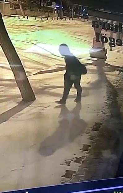 Konya'da flaş hırsızlık! Gece duvarı delip soygun yaptı, gündüz karısı altınları kuyumcuda sattı