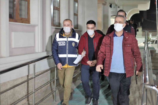 Konya'da flaş hırsızlık! Gece duvarı delip soygun yaptı, gündüz karısı altınları kuyumcuda sattı