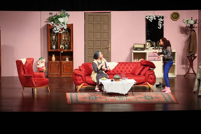 Sanatseverlerden oyuna büyük ilgi