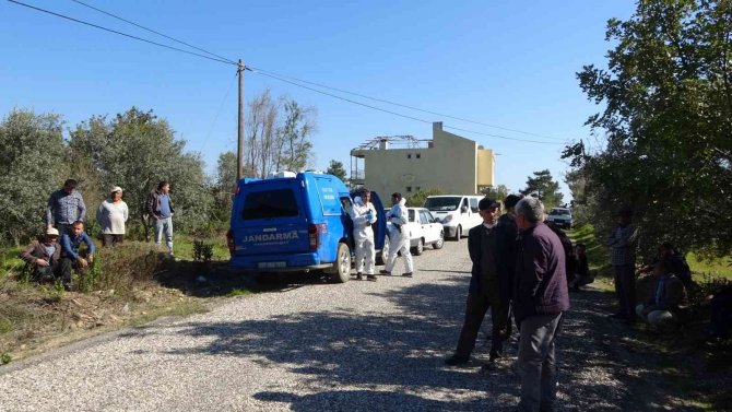 Tarlada çalıştığı çapa makinesinin altında kalan adam hayatını kaybetti