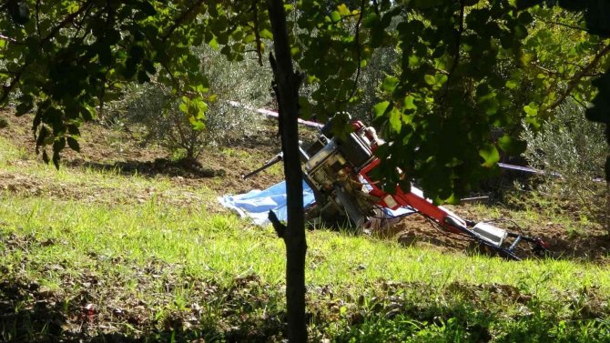 Tarlada çalıştığı çapa makinesinin altında kalan adam hayatını kaybetti
