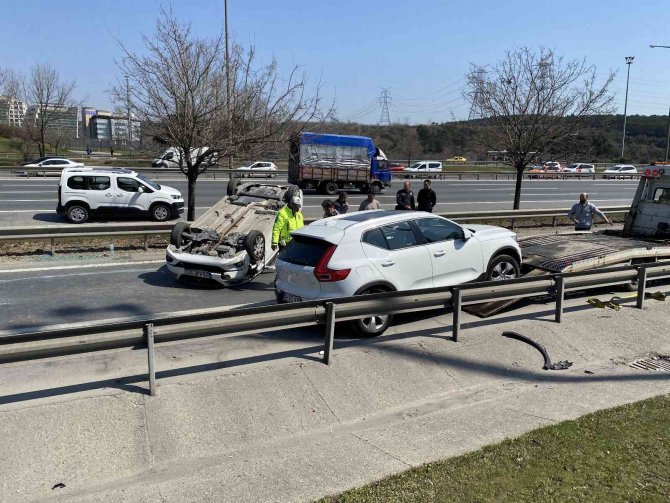 TEM otoyolunda cipin tekerine vuran otomobil takla attı: 1 yaralı