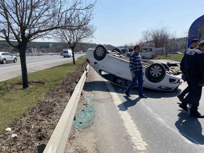 TEM otoyolunda cipin tekerine vuran otomobil takla attı: 1 yaralı