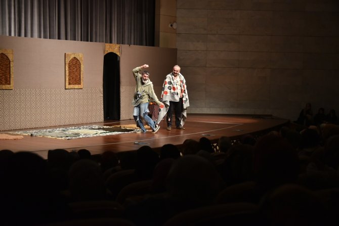 “Ziyafet Sofrası” oyunu, Konyalı tiyatro severlerle buluştu