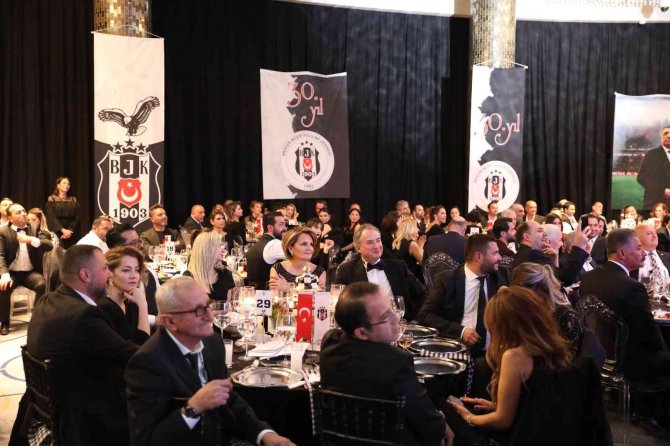 Ahmet Nur Çebi: "Ya futbolcularımız patlayacak ya da kupalara doğru yelken açacağız"