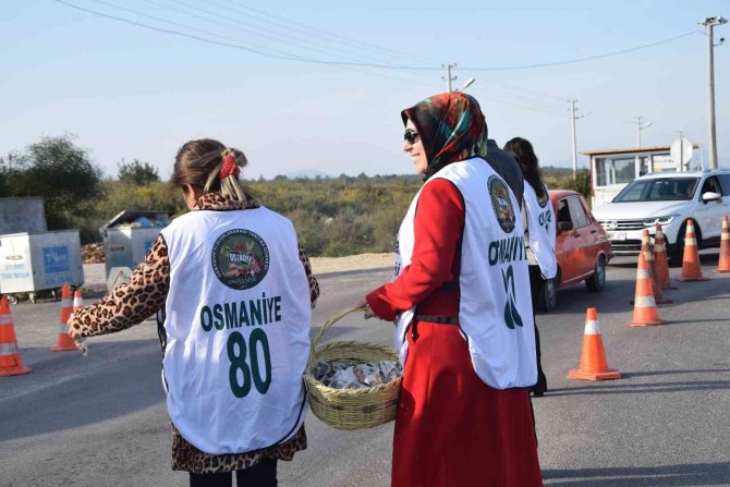 Araç sürücülerine 5 bin paket Osmaniye fıstığı dağıtıldı