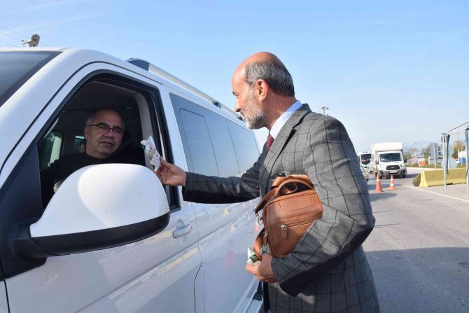 Araç sürücülerine 5 bin paket Osmaniye fıstığı dağıtıldı