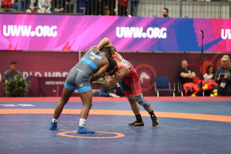 Avrupa Güreş Şampiyonası'nda 3 Türk güreşçi finale yükseldi