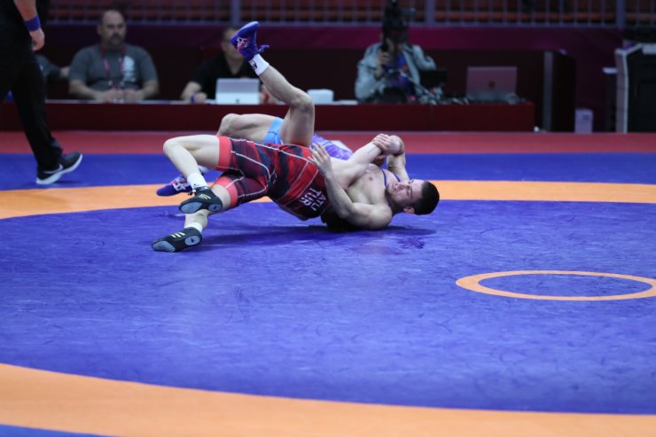 Avrupa Güreş Şampiyonası'nda 3 Türk güreşçi finale yükseldi