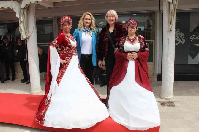 Down sendromlu Gülce’nin hayalini podyumda gerçekleştirdiler