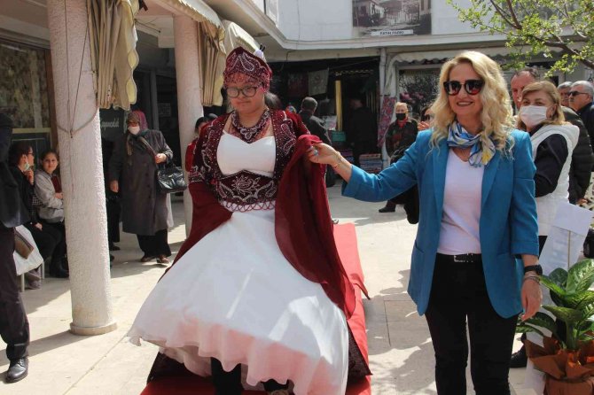 Down sendromlu Gülce’nin hayalini podyumda gerçekleştirdiler