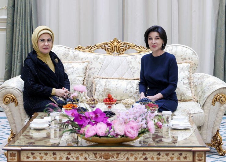 Emine Erdoğan, Taşkent’te el işi sanatları müzesini ziyaret etti