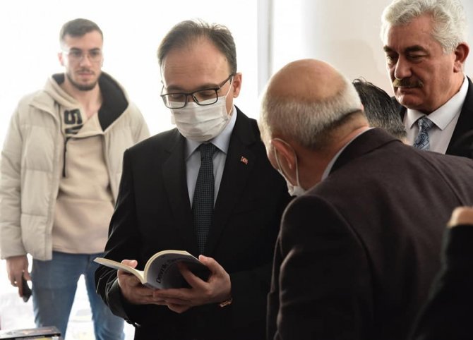 Geri dönüşüm ile oluşturulan  ‘Kitap Kafe’ hizmete açıldı