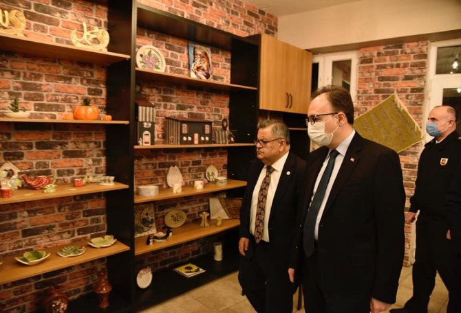 Geri dönüşüm ile oluşturulan  ‘Kitap Kafe’ hizmete açıldı