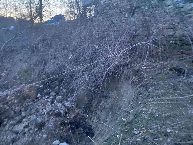 Heyelan evde hasara yol açtı