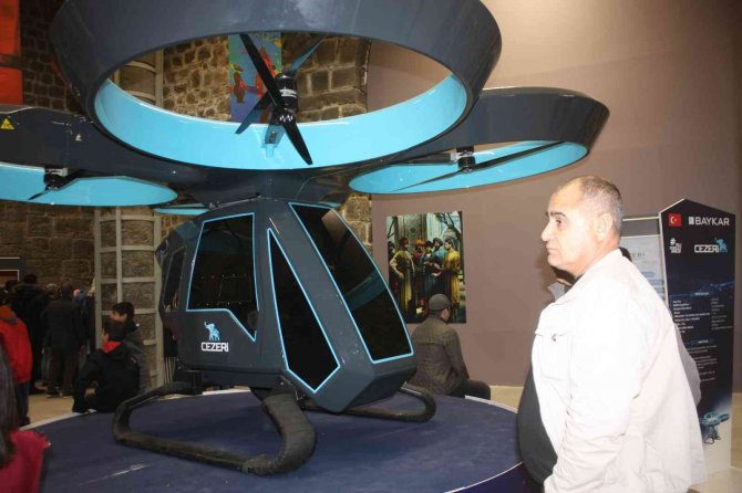 İlk milli uçan araba ‘Cezeri’ yoğun ilgi gördü