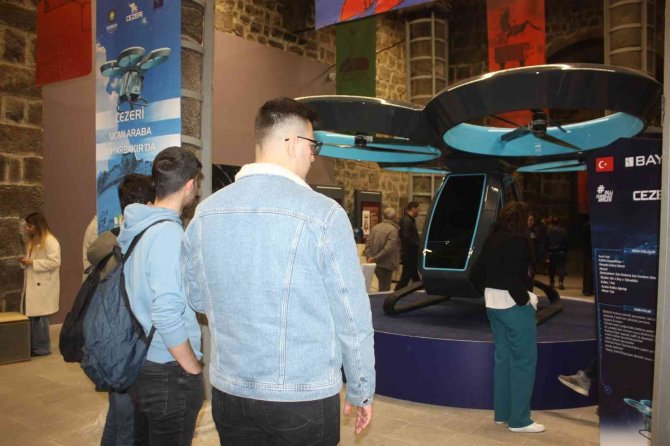 İlk milli uçan araba ‘Cezeri’ yoğun ilgi gördü