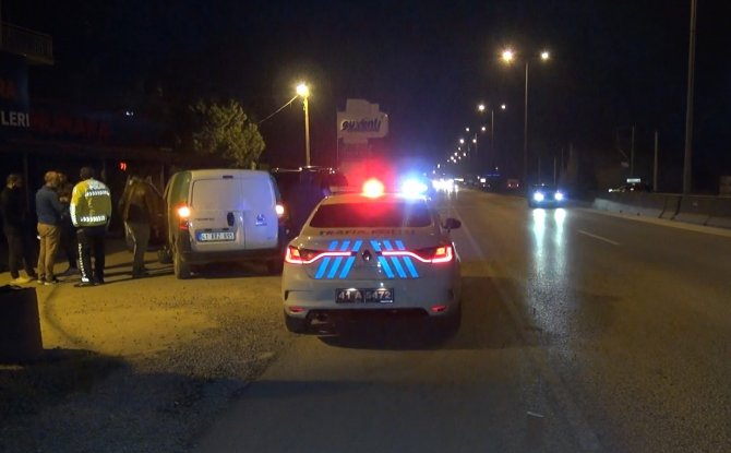 Kontrolden çıkan otomobil kütük dolu alana uçtu