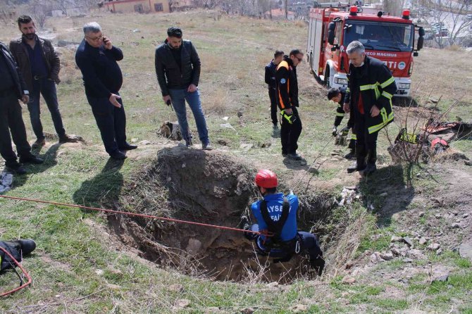 Kuyulara 14 kişinin atıldığını iddia etti, ekipleri harekete geçirdi