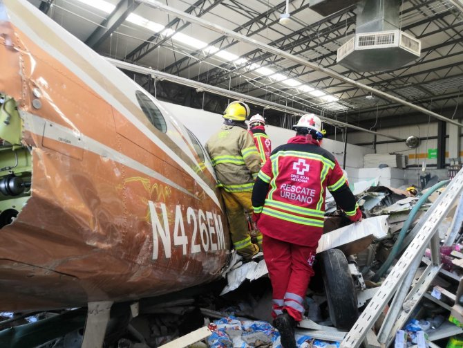 Meksika’da küçük uçak süpermarketin üzerine düştü: 3 ölü, 5 yaralı