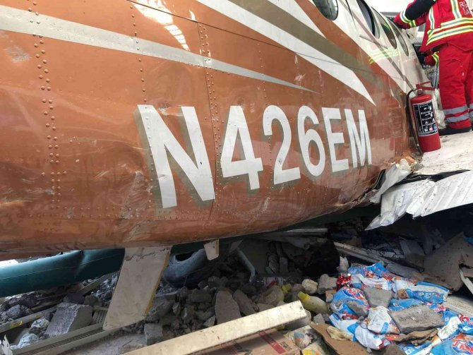 Meksika’da küçük uçak süpermarketin üzerine düştü: 3 ölü, 5 yaralı