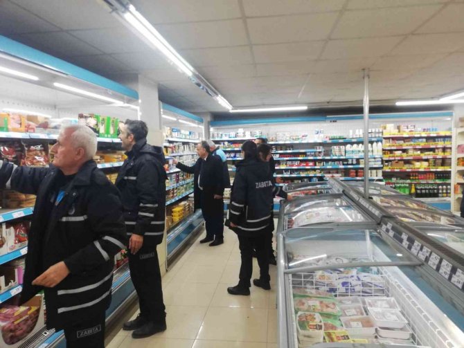 Tarihi geçmiş ürünler imha edildi