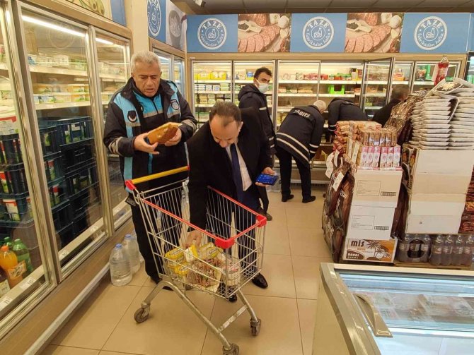 Tarihi geçmiş ürünler imha edildi