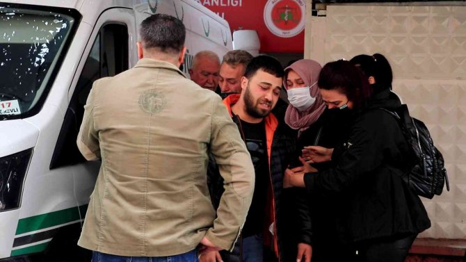 Turunç toplarken otomobil çarpan 3 kadının cenazesi alındı